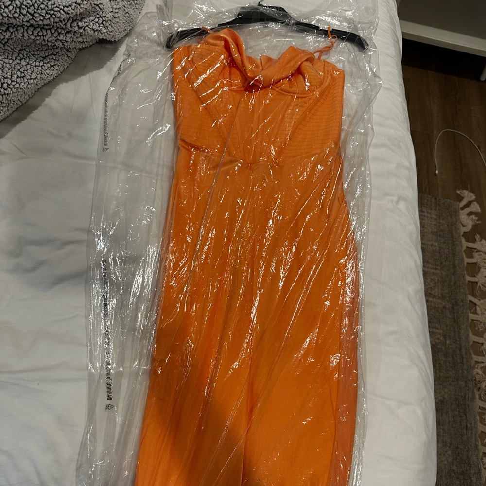 House of CB Dress MYRNA
Tangerine Satin Corset Midi Dress